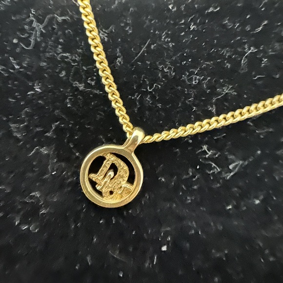 Dior Elegant Gold Necklace with Initial Pendant - Picture 2 of 5